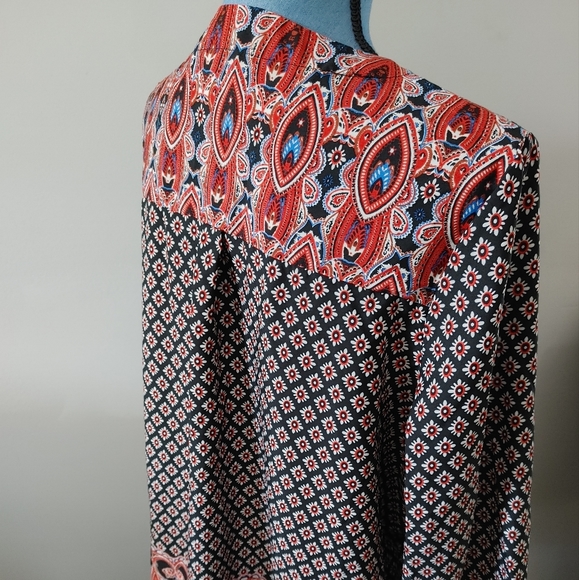 Multi color blouse - Picture 2 of 4